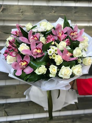 Букет цветов из: Розы и Хризантемы в Велижи