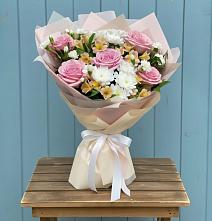 Букет цветов из:  Гвоздики, Орхидеи и Розы в Велижи