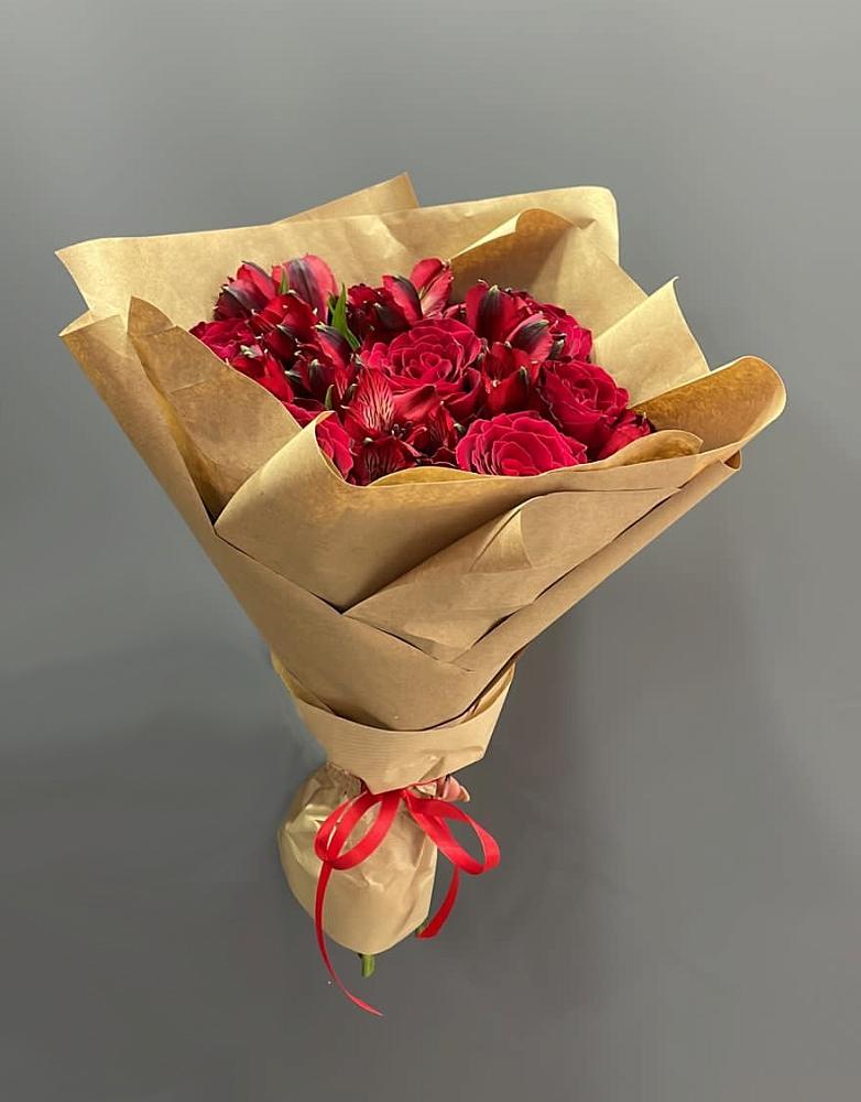 Букет цветов из: Альстромерии и Розы в Велижи