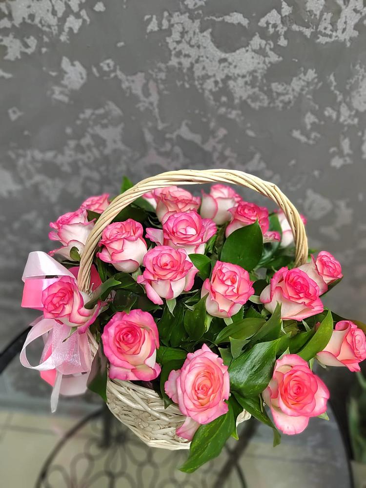 Цветочная композиция из Розы в корзине в Велижи