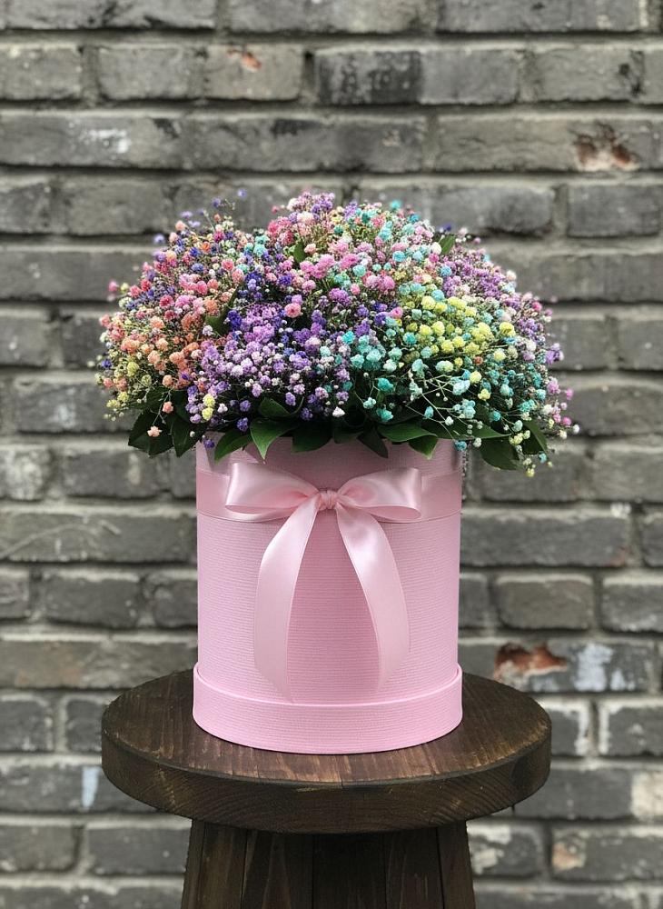 Цветочная композиция из Гипсофила и Розы в шляпной коробке в Велижи
