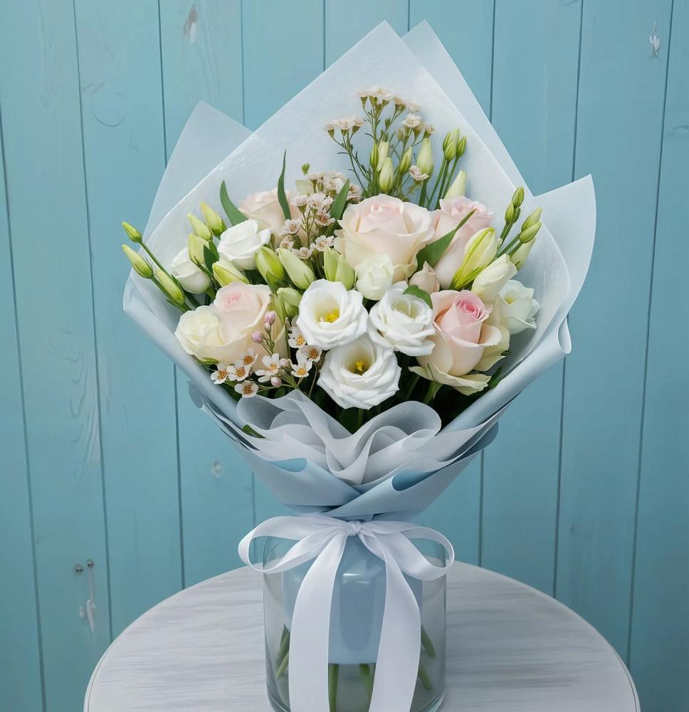 Букет цветов из: Розы и Лизиантусы в Велижи