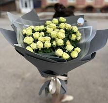 Букет Белые кустовые розы Солинеро в Велижи
