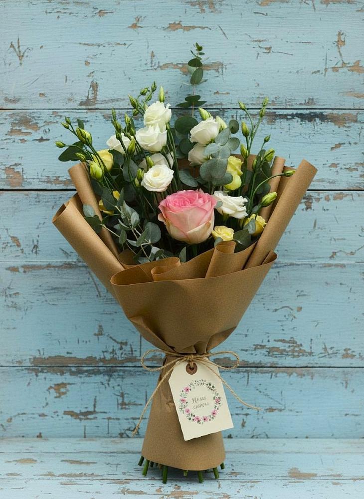 Букет цветов из: Розы и Лизиантусы в Велижи