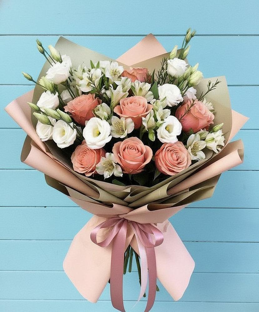 Букет цветов из: Розы, Альстромерии и Лизиантусы в Велижи