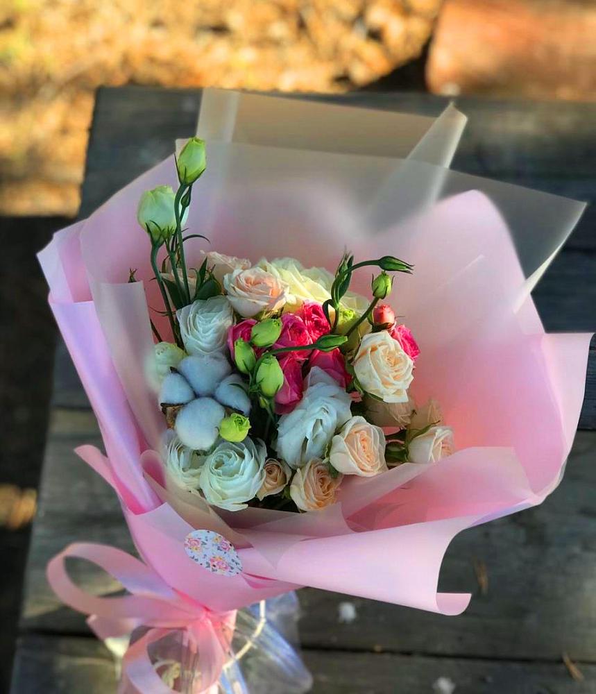 Букет цветов из: Розы и Лизиантусы в Велижи