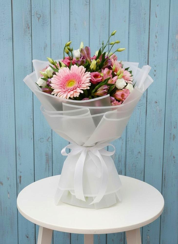 Букет цветов из: Герберы, Альстромерии и Лизиантусы в Велижи