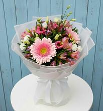Букет цветов из:  Герберы, Альстромерии и Лизиантусы в Велижи